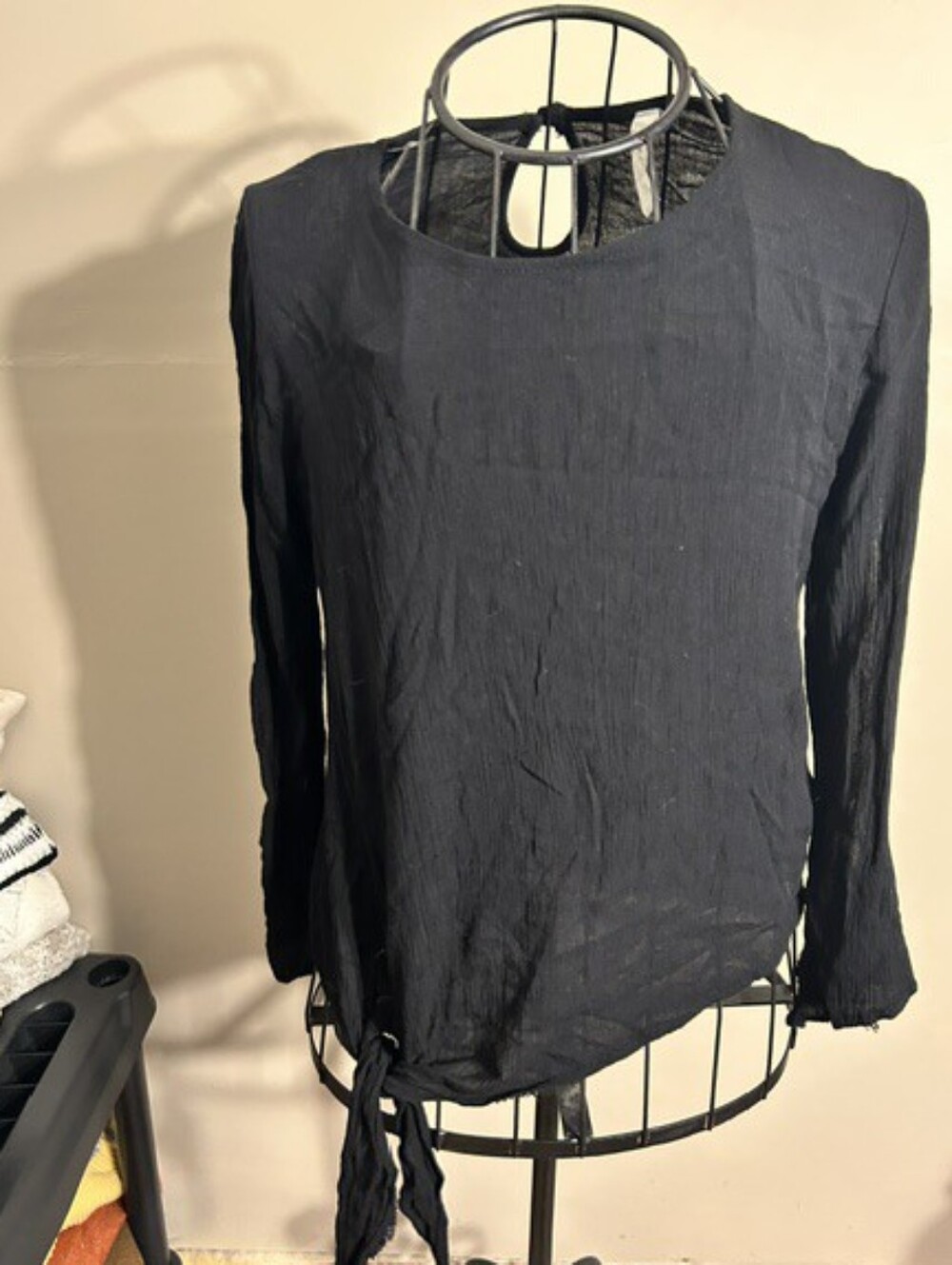 size medium womens shirt blouse long sleeved black long sleeve light weight